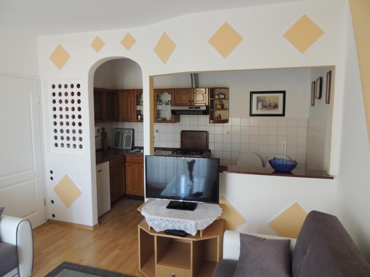 Apartman Husic Pag Town Eksteriør billede